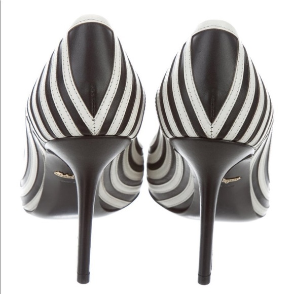 NWT|SALVATORE Ferragamo|Women Susi Graph Leather Pumps-Black White -Size US 6 - Picture 2 of 6